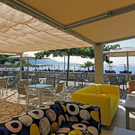Aparthotel Oasis By The Sea